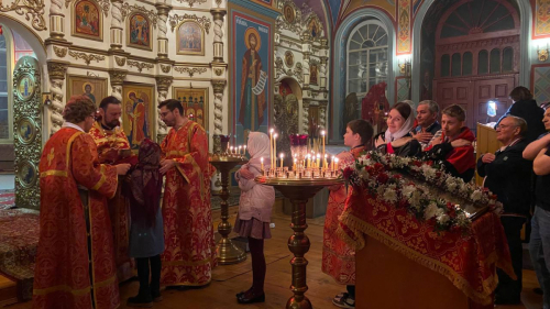 <span style="color: red;font-family: 'Posad';font-size: 40px;">Христос Воскресе!</span>