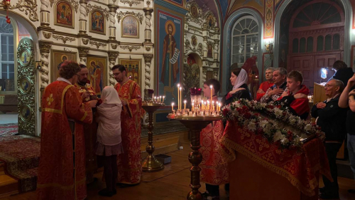 <span style="color: red;font-family: 'Posad';font-size: 40px;">Христос Воскресе!</span>