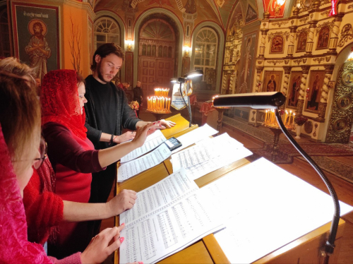 <span style="color: red;font-family: 'Posad';font-size: 40px;">Христос Воскресе!</span>