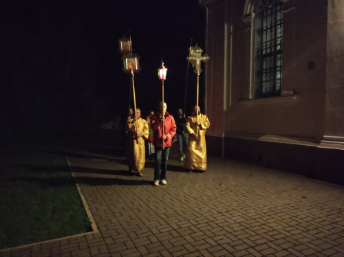 <span style="color: red;font-family: 'Posad';font-size: 40px;">Христос Воскресе!</span>