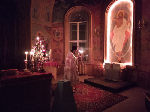 <span style="color: red;font-family: 'Posad';font-size: 40px;">Христос Воскресе!</span>