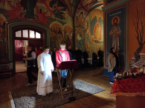 <span style="color: red;font-family: 'Posad';font-size: 40px;">Христос Воскресе!</span>