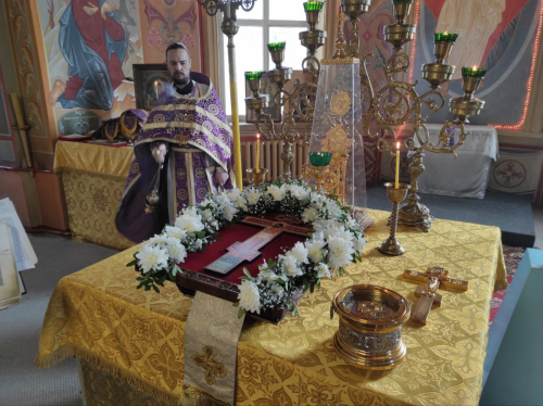 Изнесение Древ Честного и Животворящего Креста Господня