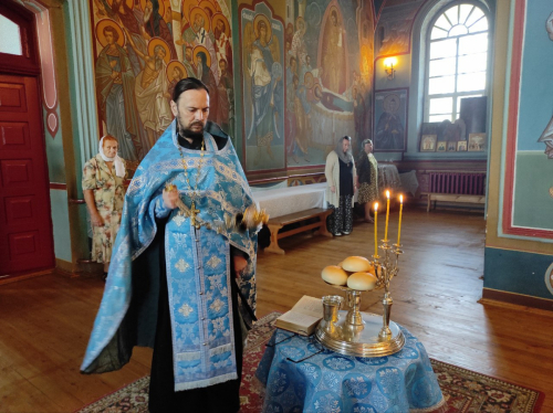 С праздником Успения Пресвятой Богородицы!