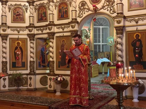 <span style="color: red;font-family: 'Posad';font-size: 40px;">Христос Воскресе!</span>