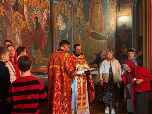 <span style="color: red;font-family: 'Posad';font-size: 40px;">Христос Воскресе!</span>