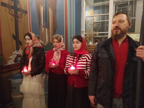 <span style="color: red;font-family: 'Posad';font-size: 40px;">Христос Воскресе!</span>