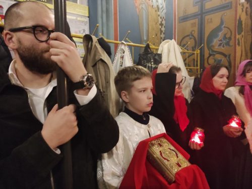 <span style="color: red;font-family: 'Posad';font-size: 40px;">Христос Воскресе!</span>