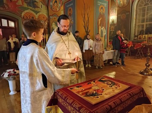 <span style="color: red;font-family: 'Posad';font-size: 40px;">Христос Воскресе!</span>