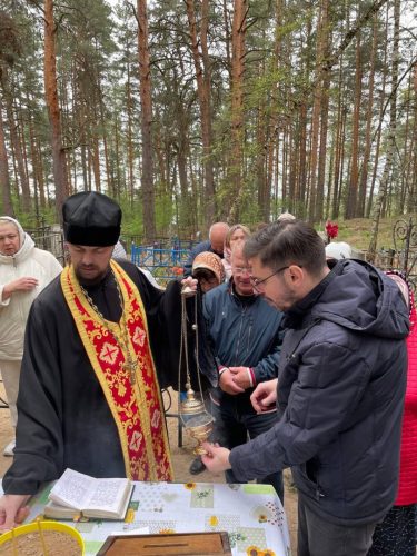 Пасхальное поминовение усопших на Радоницу