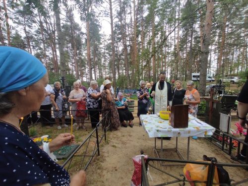 Поминовение усопших в Троицкую родительскую субботу