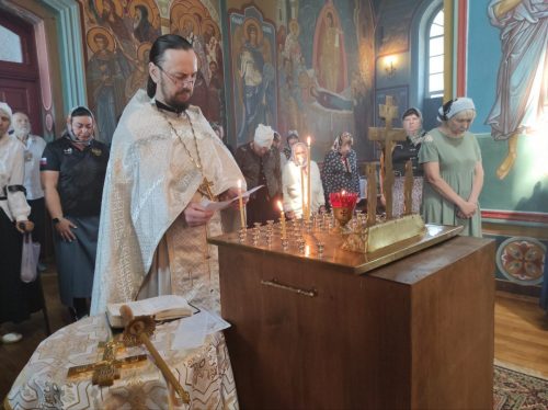 Поминовение усопших в Троицкую родительскую субботу