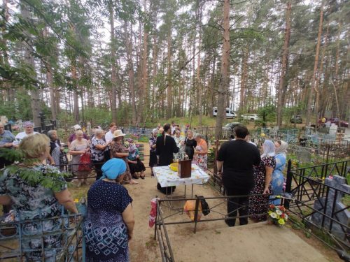 Поминовение усопших в Троицкую родительскую субботу