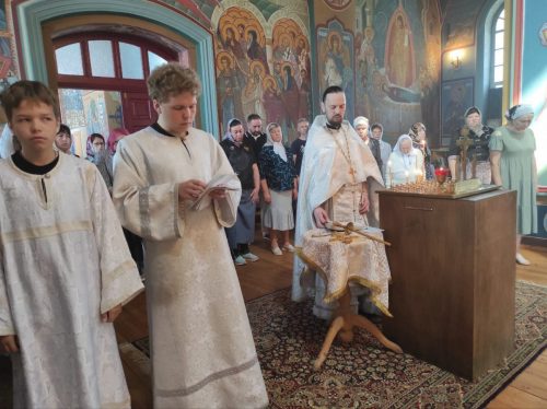 Поминовение усопших в Троицкую родительскую субботу