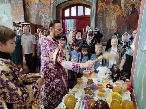 Изнесение Древ Честного и Животворящего Креста Господня