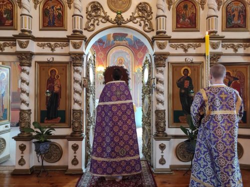 Изнесение Древ Честного и Животворящего Креста Господня