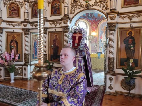 Изнесение Древ Честного и Животворящего Креста Господня