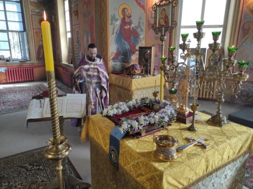 Изнесение Древ Честного и Животворящего Креста Господня