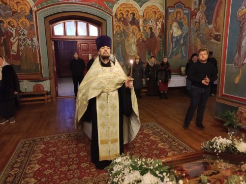 Поздравляем с праздником Светлого Христова Рождества!