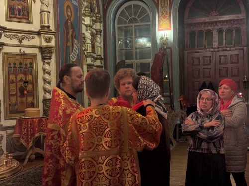 <span style="color: red;font-family: 'Posad';font-size: 40px;">Христос Воскресе!</span>