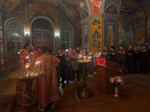 <span style="color: red;font-family: 'Posad';font-size: 40px;">Христос Воскресе!</span>