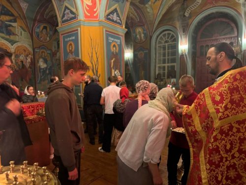 <span style="color: red;font-family: 'Posad';font-size: 40px;">Христос Воскресе!</span>