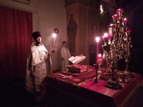 <span style="color: red;font-family: 'Posad';font-size: 40px;">Христос Воскресе!</span>